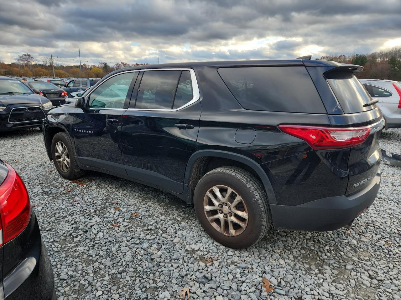 2019 Chevrolet Traverse Ls - Фото 2