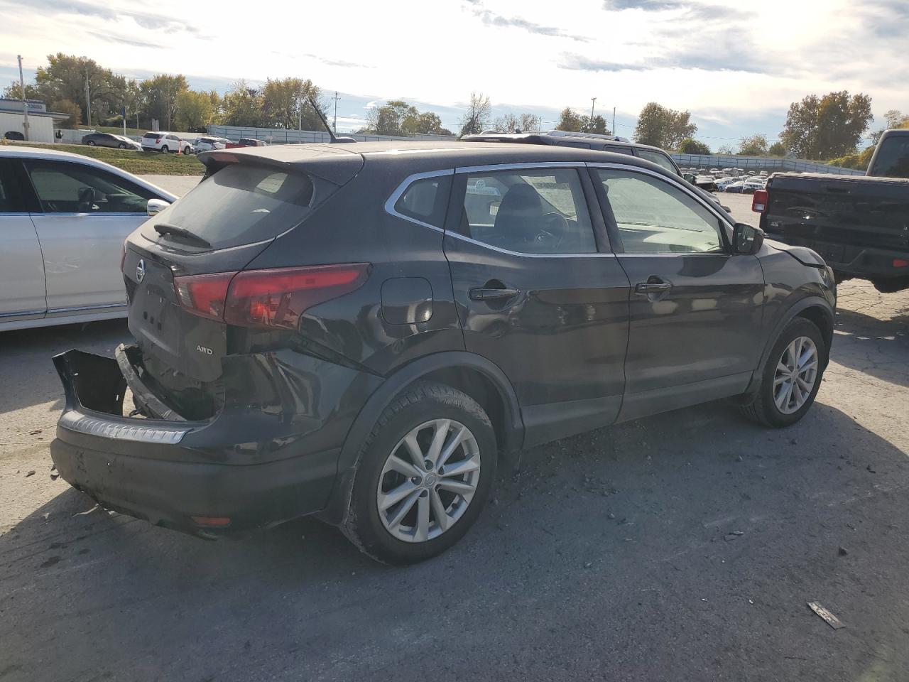 2018 Nissan Rogue Sport S - Фото 3