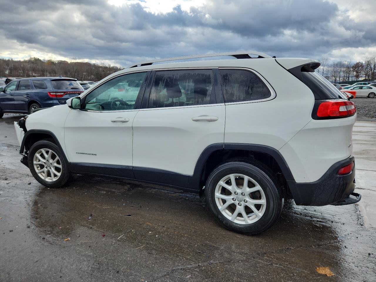 2016 Jeep Cherokee Latitude - Image 2