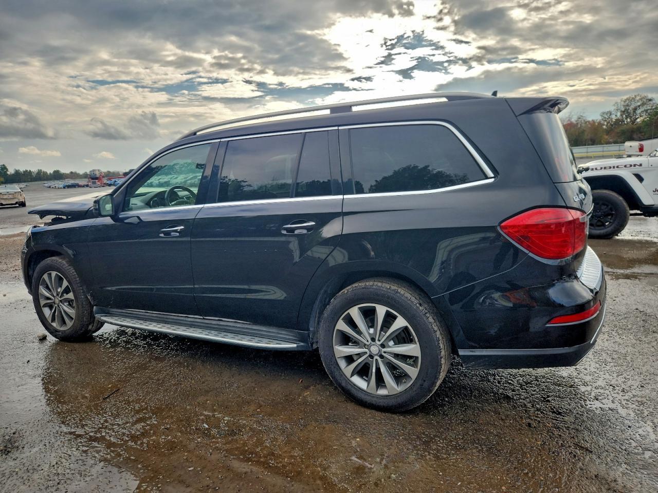 2015 Mercedes-Benz Gl 450 4Matic - Image 2
