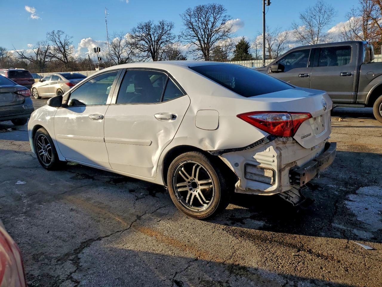 2015 Toyota Corolla L - Фото 2