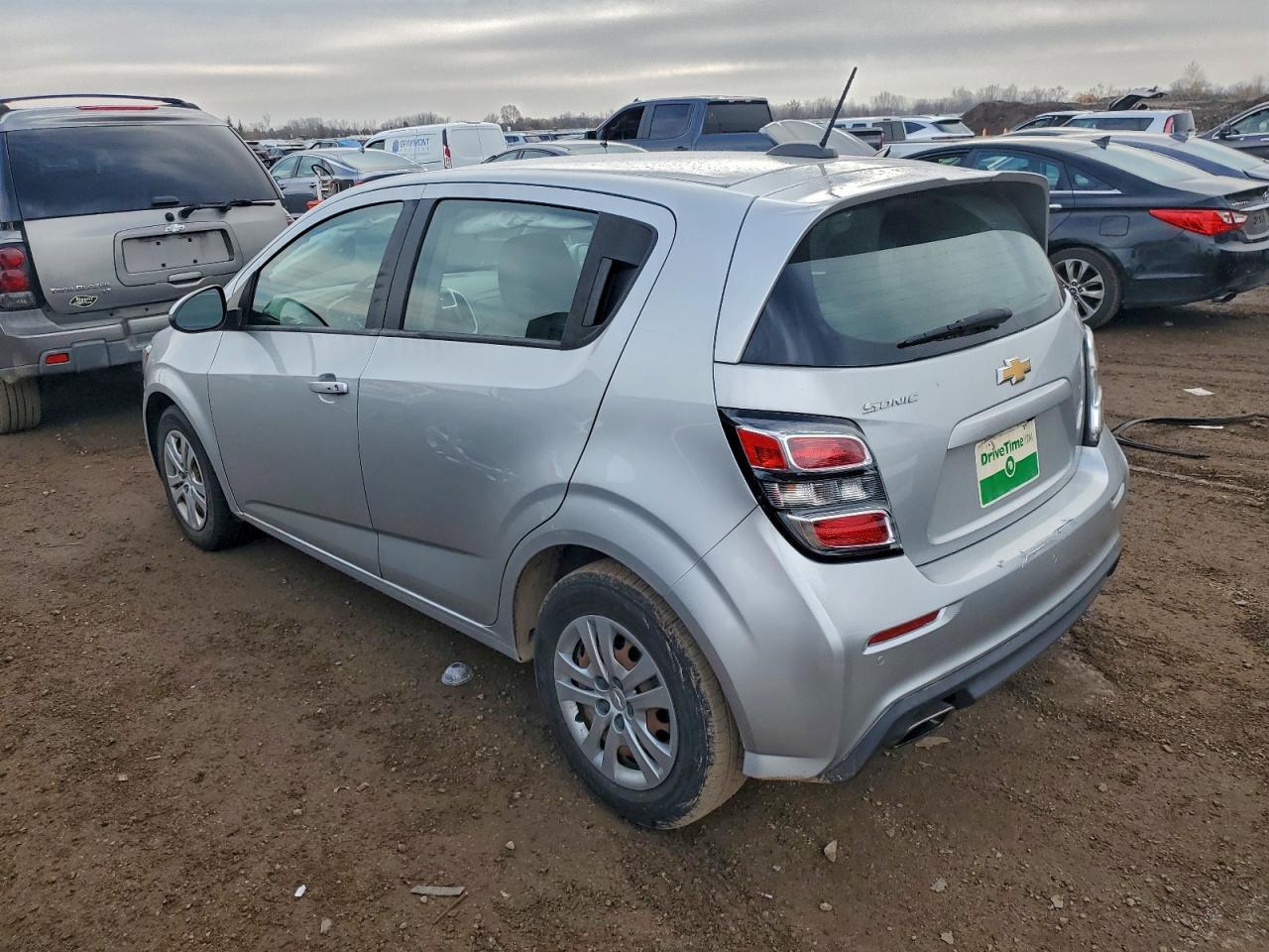 2020 Chevrolet Sonic - Фото 2