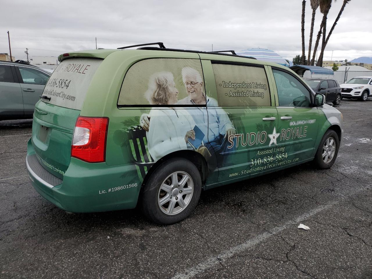 2012 Chrysler Town & Country Touring - Фото 3