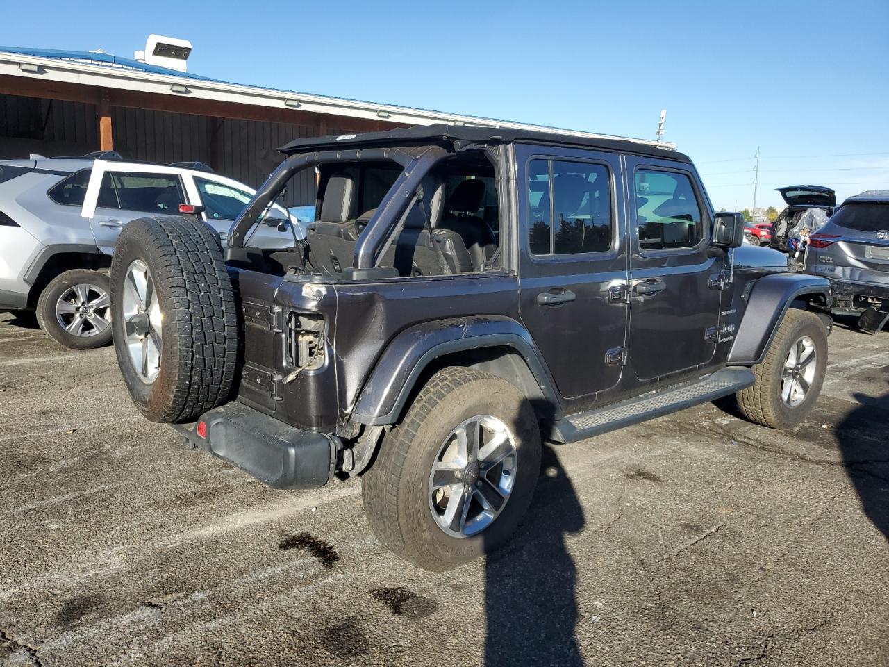2018 Jeep Wrangler Unlimited Sahara - Image 3