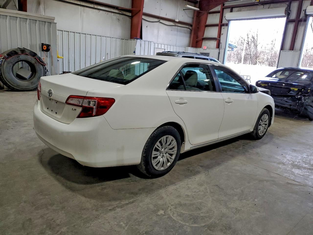 2014 Toyota Camry L - Image 3