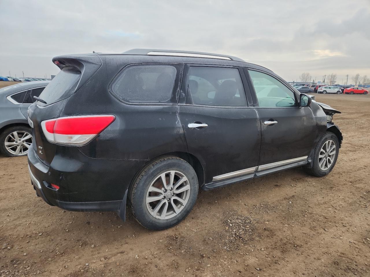 2015 Nissan Pathfinder S - Image 3