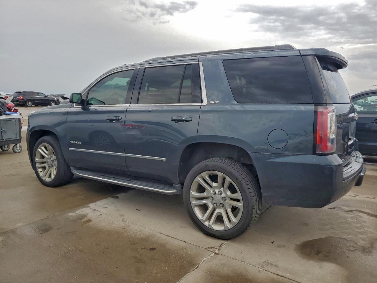 2020 GMC Yukon Slt - Image 2