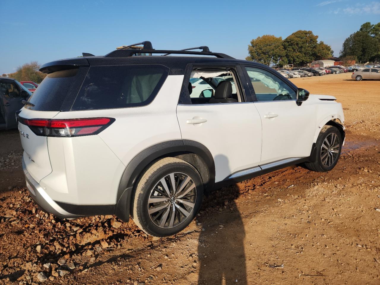 2025 Nissan Pathfinder Platinum - Фото 3