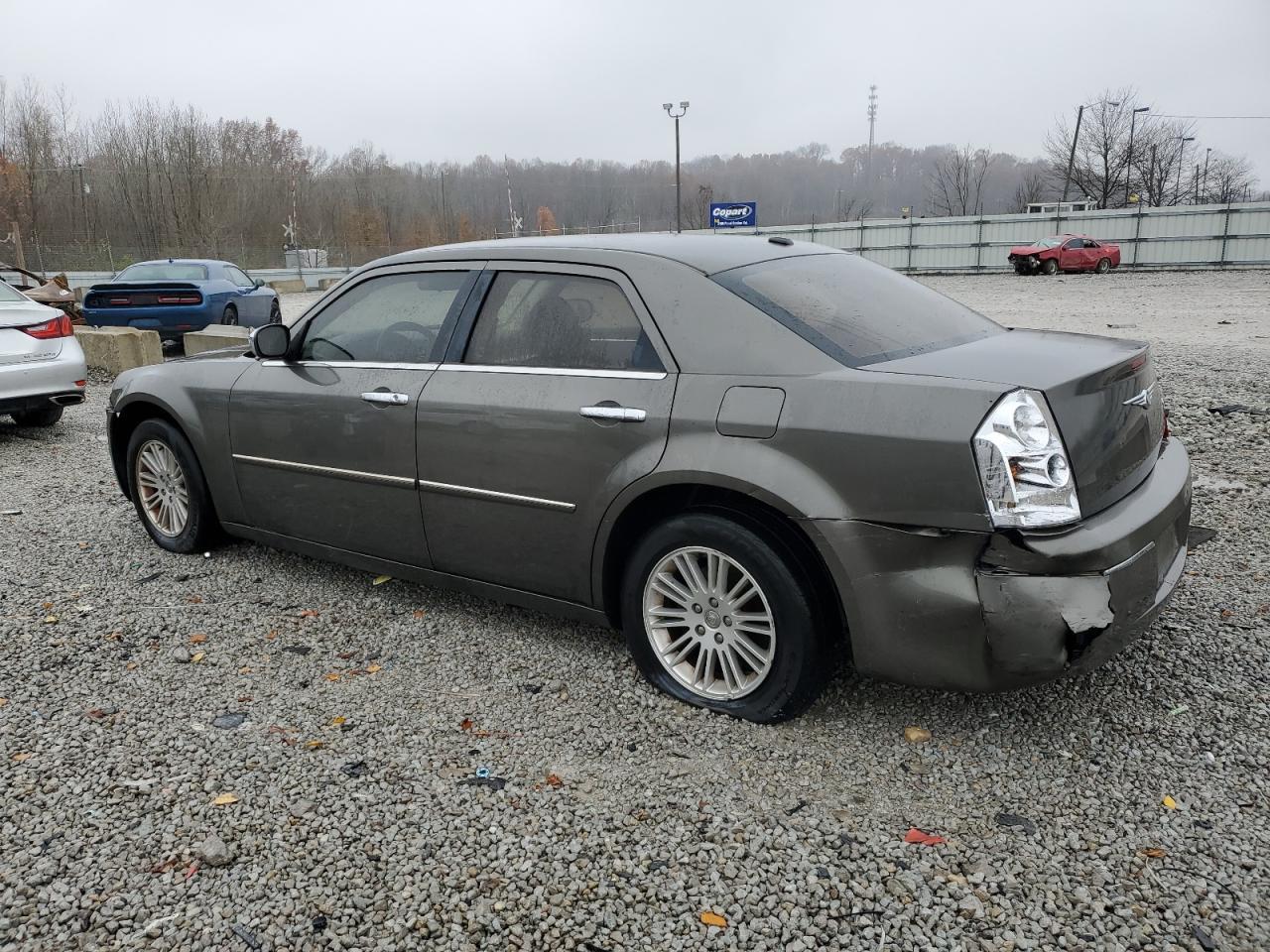 2010 Chrysler 300 Touring - Фото 2