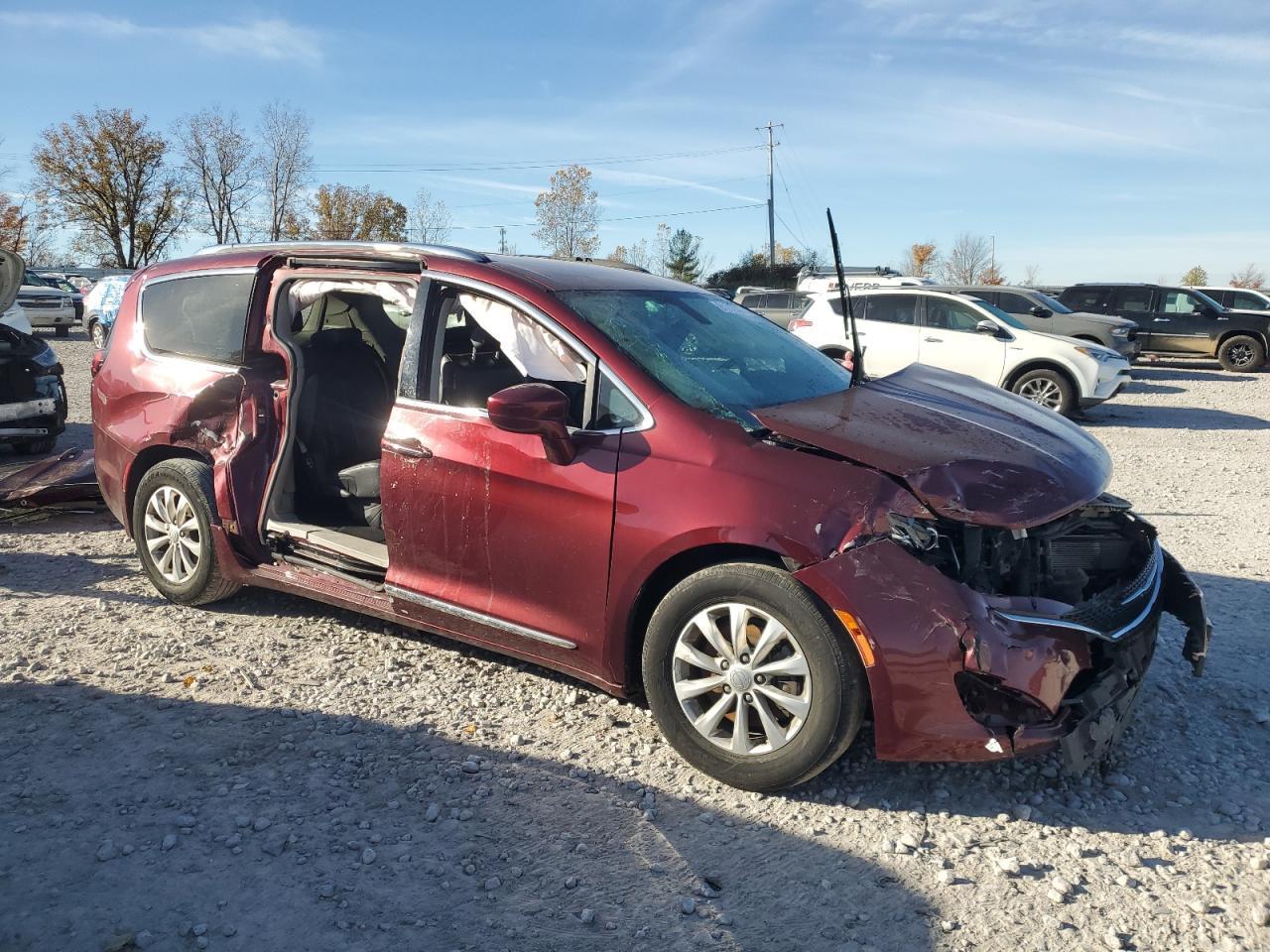 2018 Chrysler Pacifica Touring L - Image 4