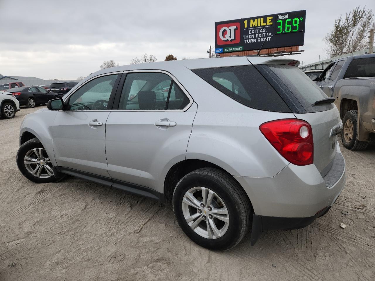 2015 Chevrolet Equinox Ls - Image 2
