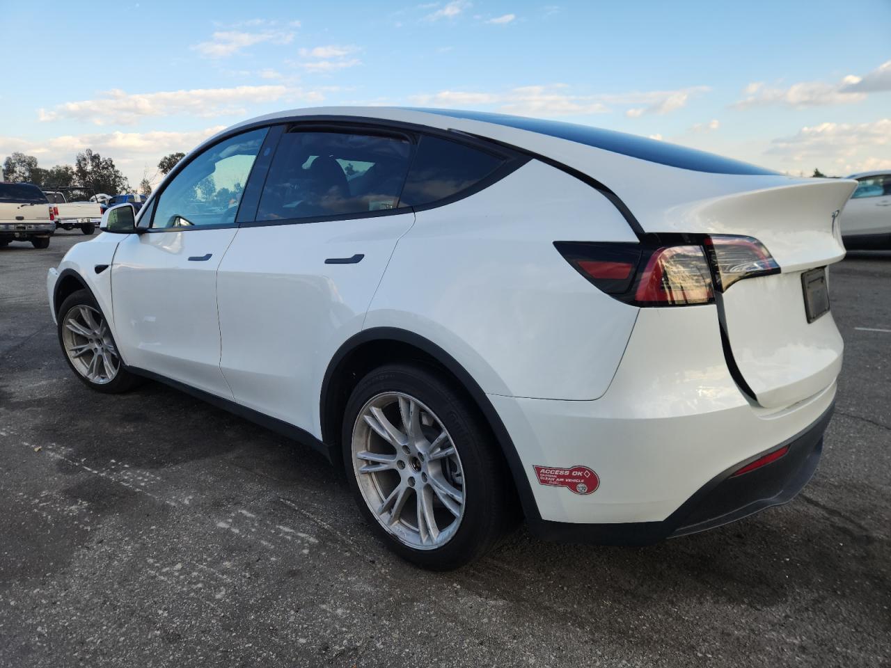 2024 Tesla Model Y - Фото 2