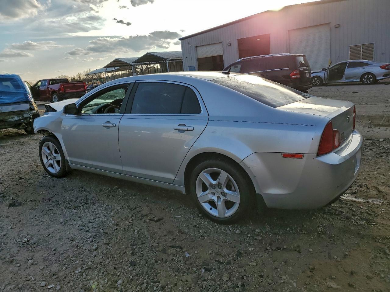 2011 Chevrolet Malibu Ls - Фото 2