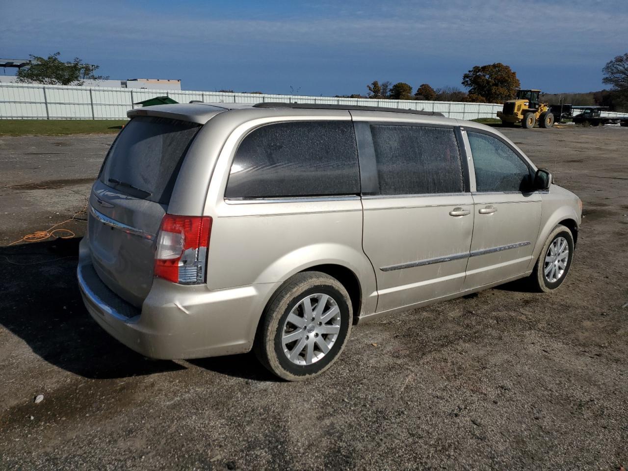 2015 Chrysler Town & Country Touring - Фото 3