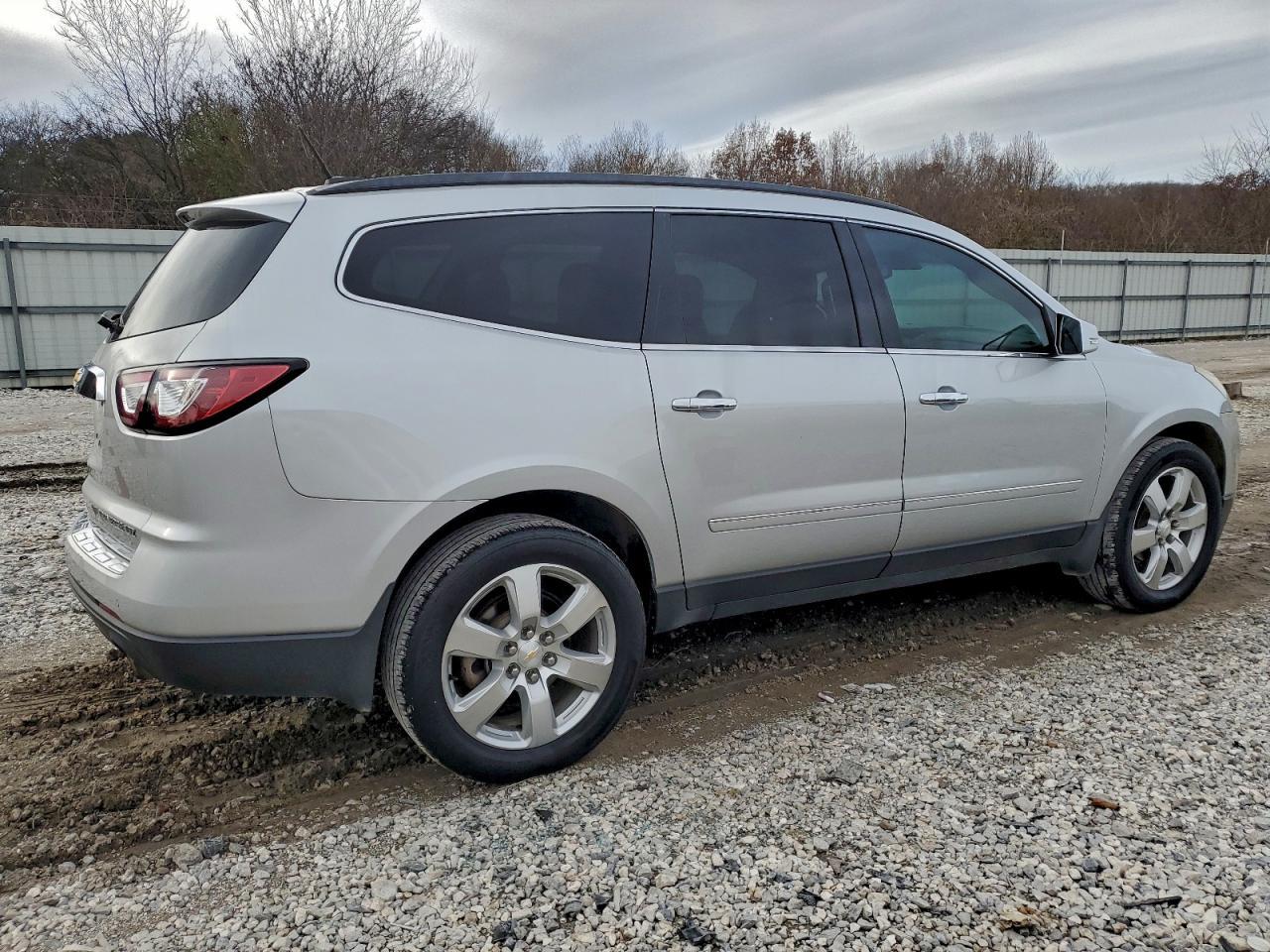 2016 Chevrolet Traverse Ltz - Image 3