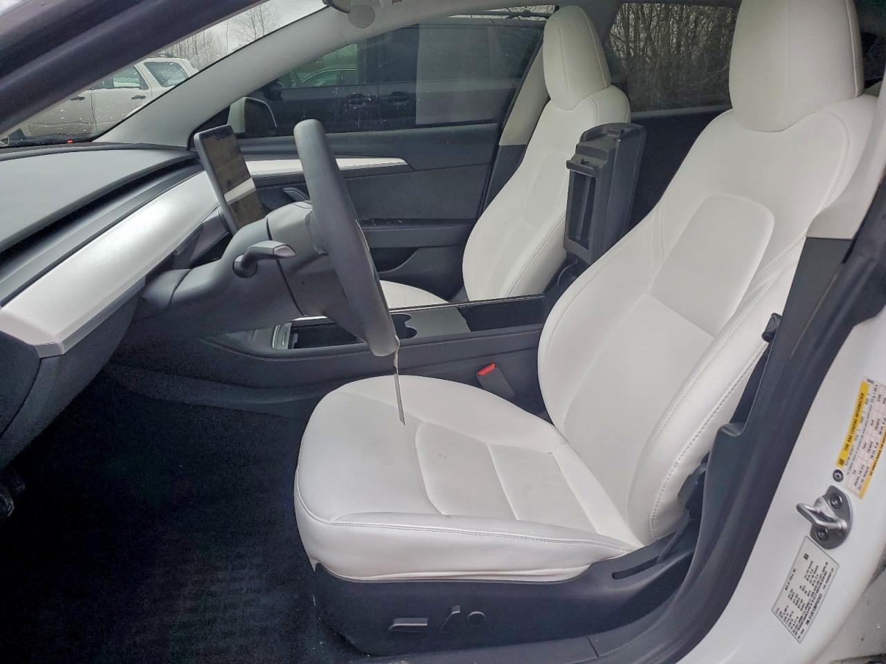 2023 Tesla Model 3 - Image 7