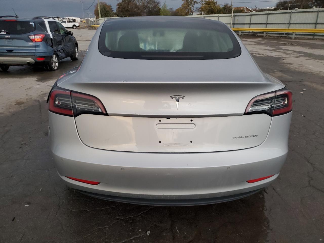 2018 Tesla Model 3 - Фото 6