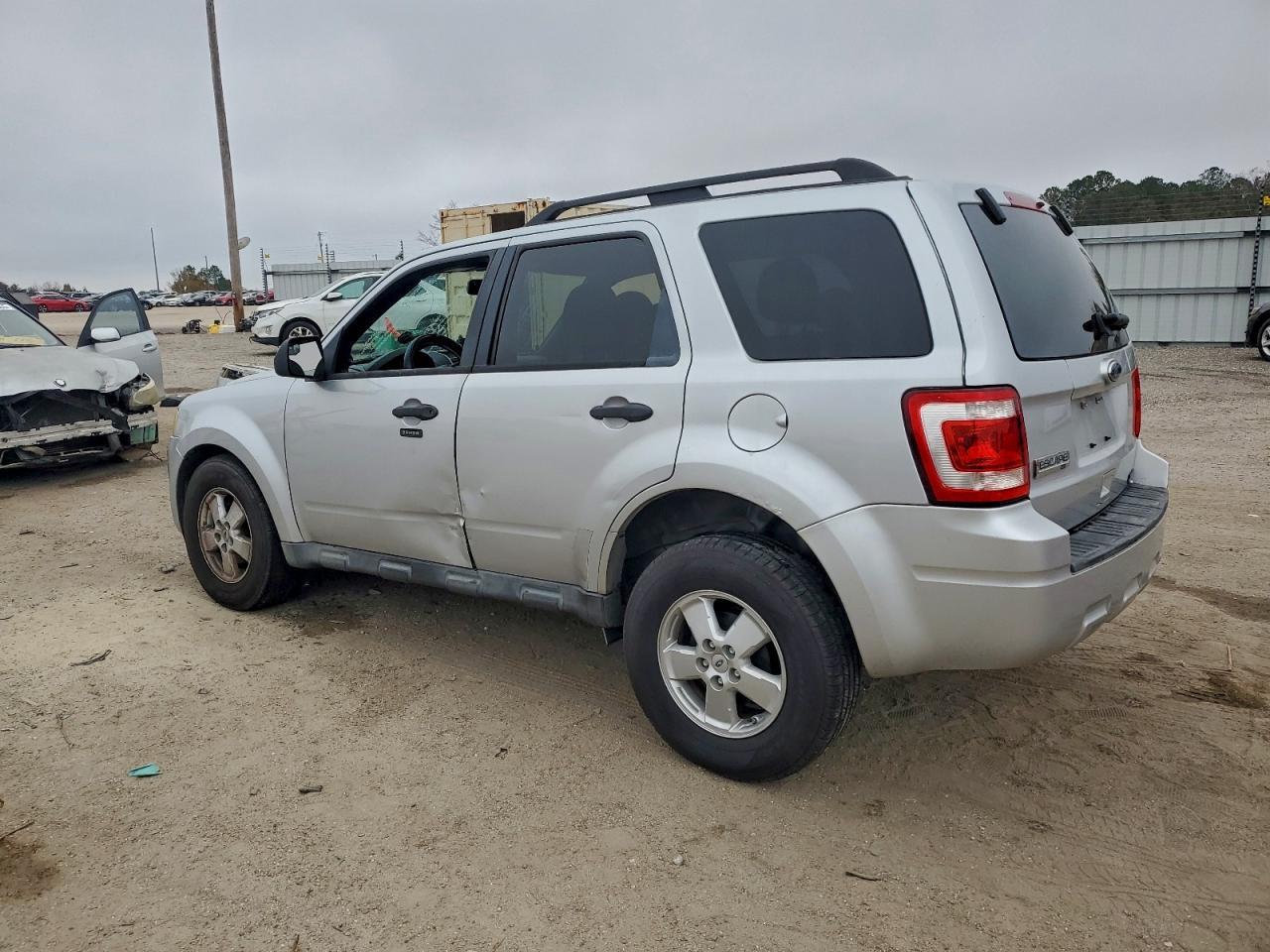 2011 Ford Escape Xlt - Image 2