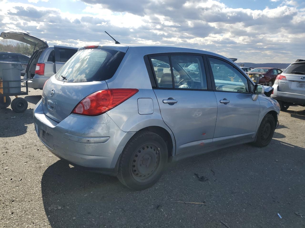 2012 Nissan Versa S - Фото 3