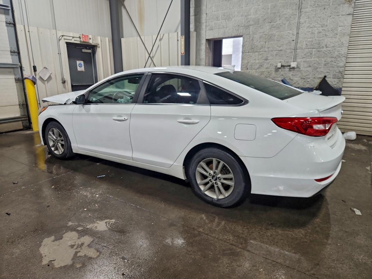 2015 Hyundai Sonata Se - Image 2