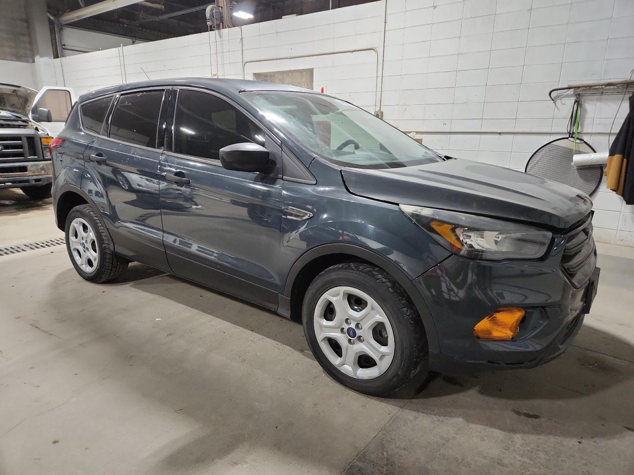 2019 Ford Escape S - Фото 4