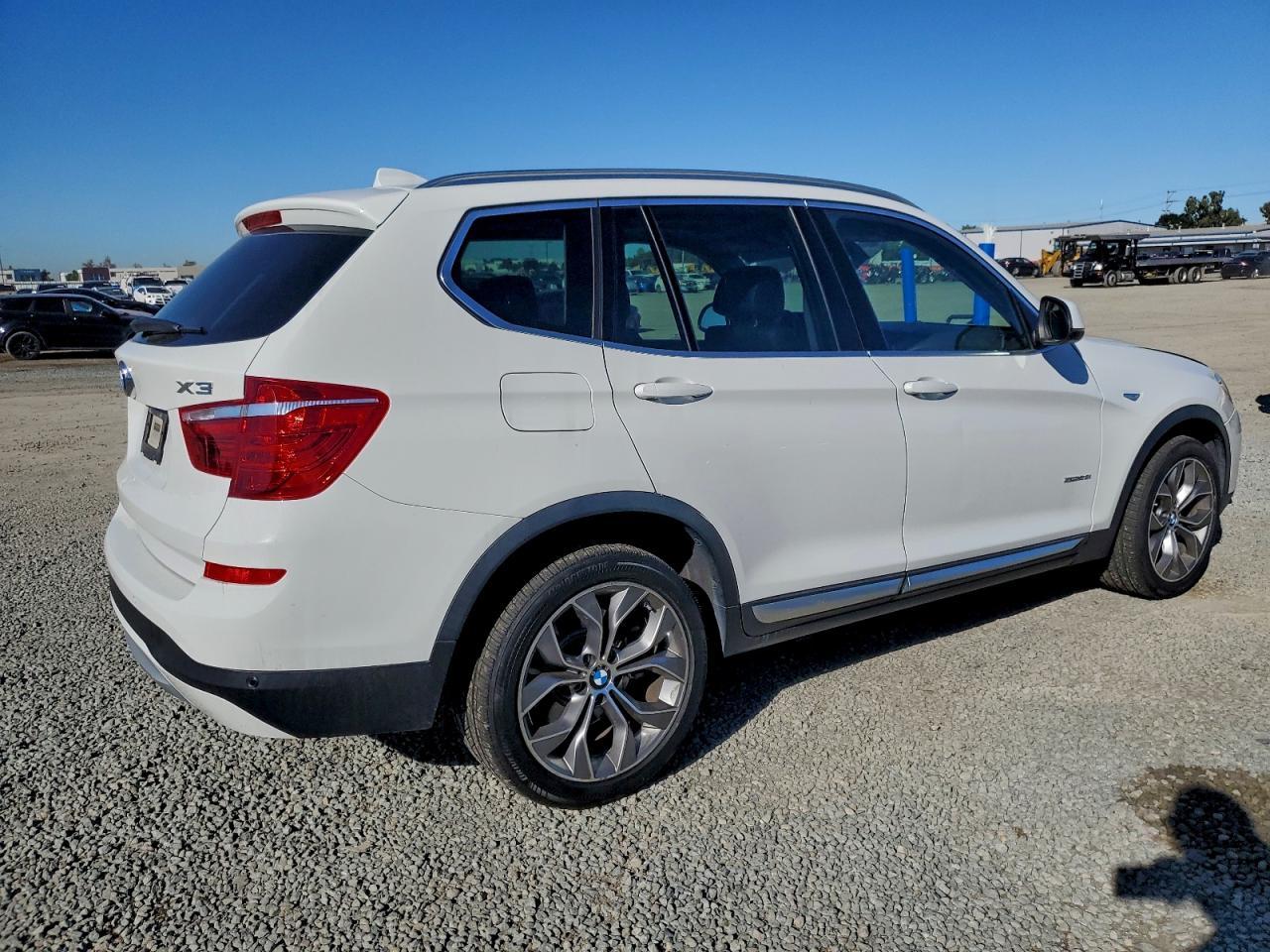 2015 BMW X3 Sdrive28I - Image 3