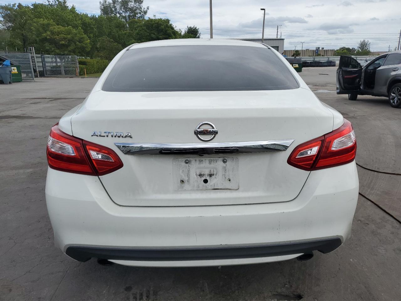 2017 Nissan Altima 2.5 - Image 6