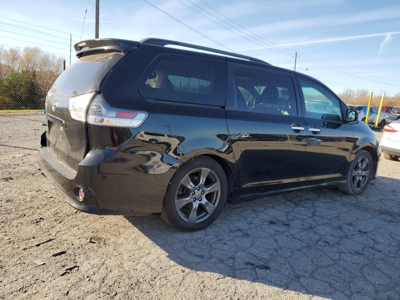 2017 Toyota Sienna Se - Фото 3