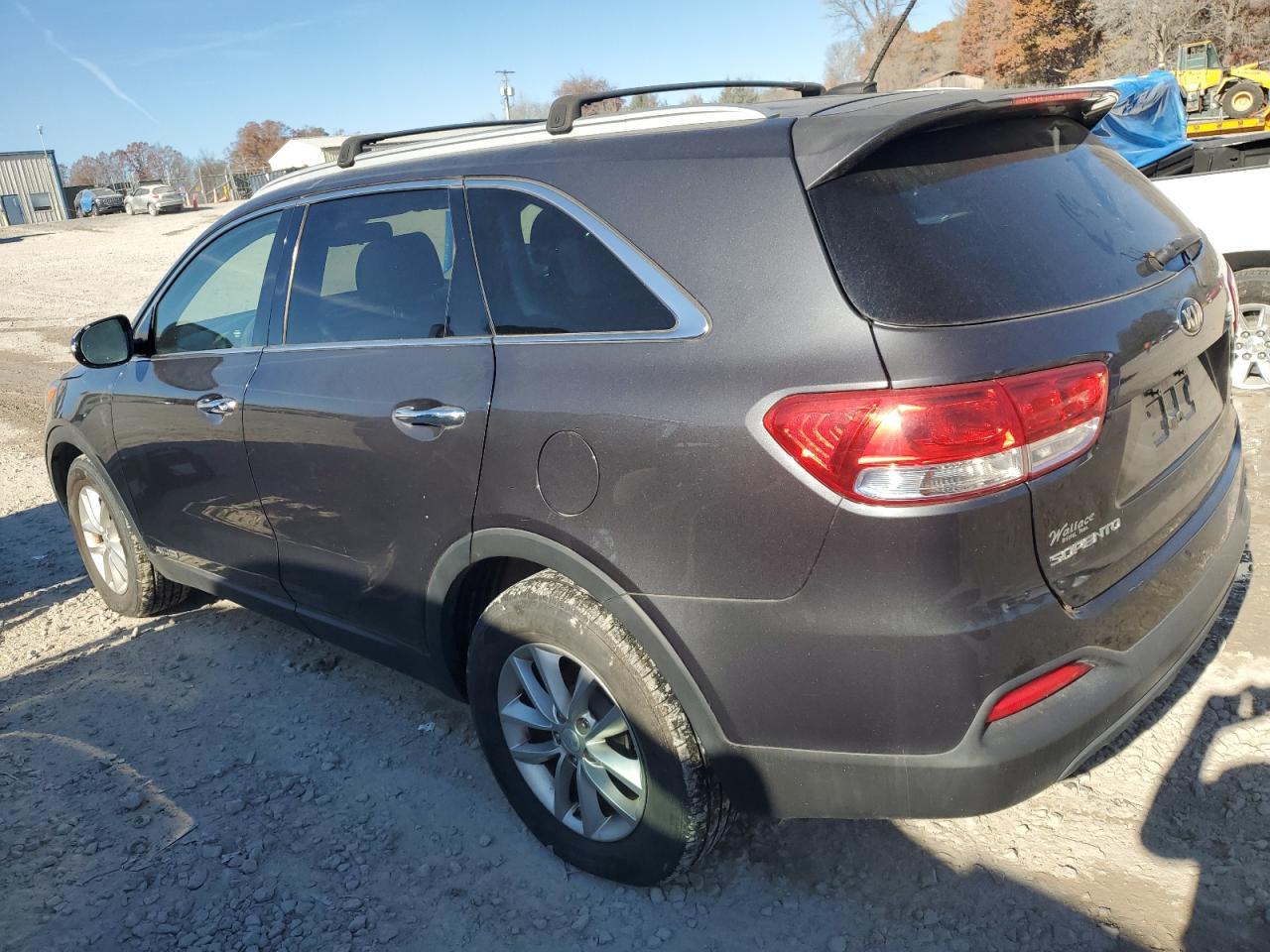 2017 Kia Sorento Lx - Image 2