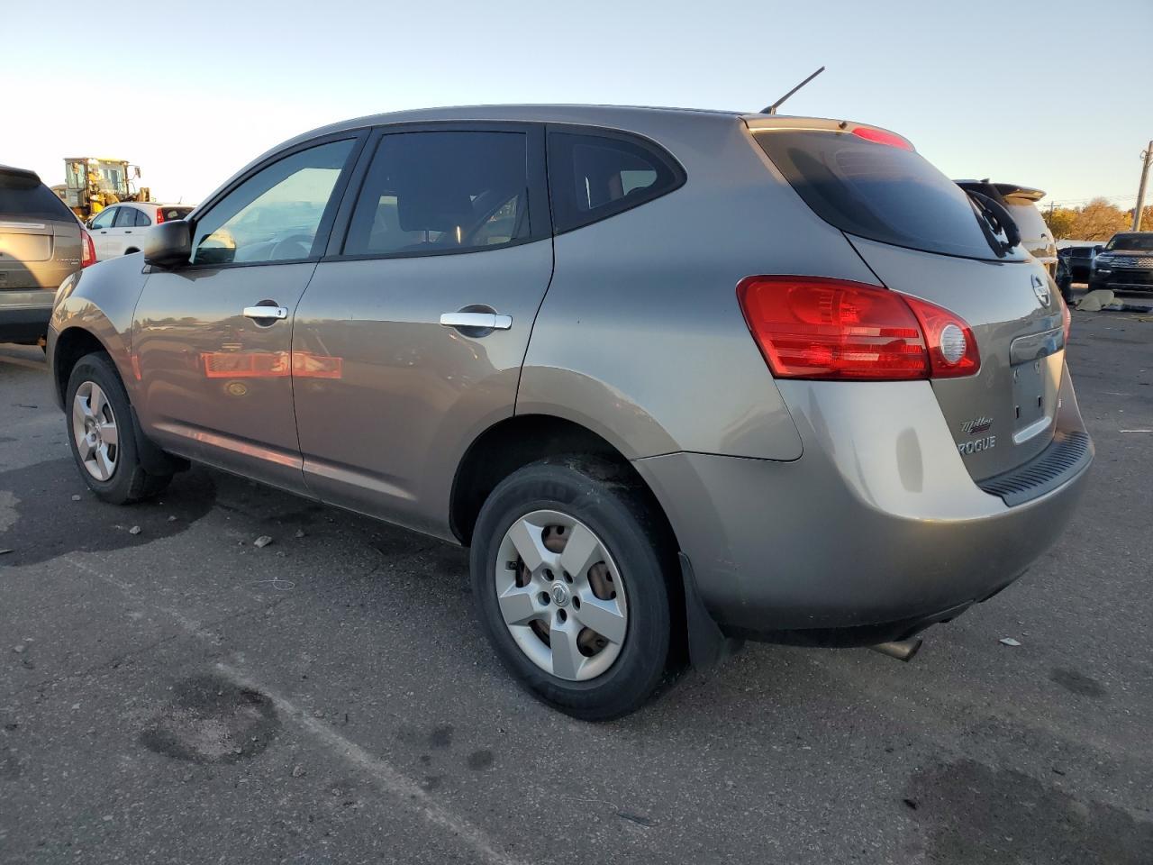 2010 Nissan Rogue S - Фото 2