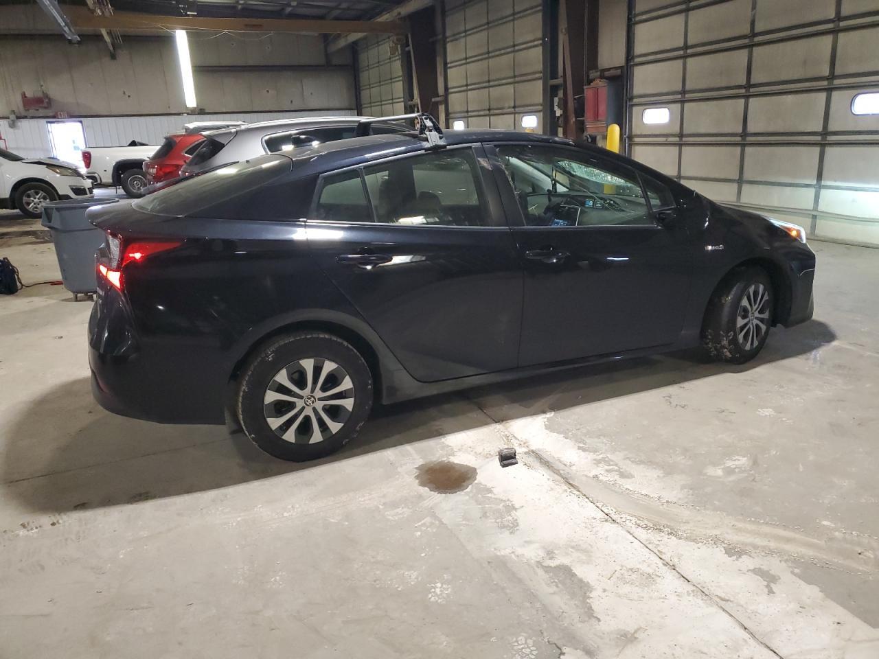 2020 Toyota Prius Le - Фото 3