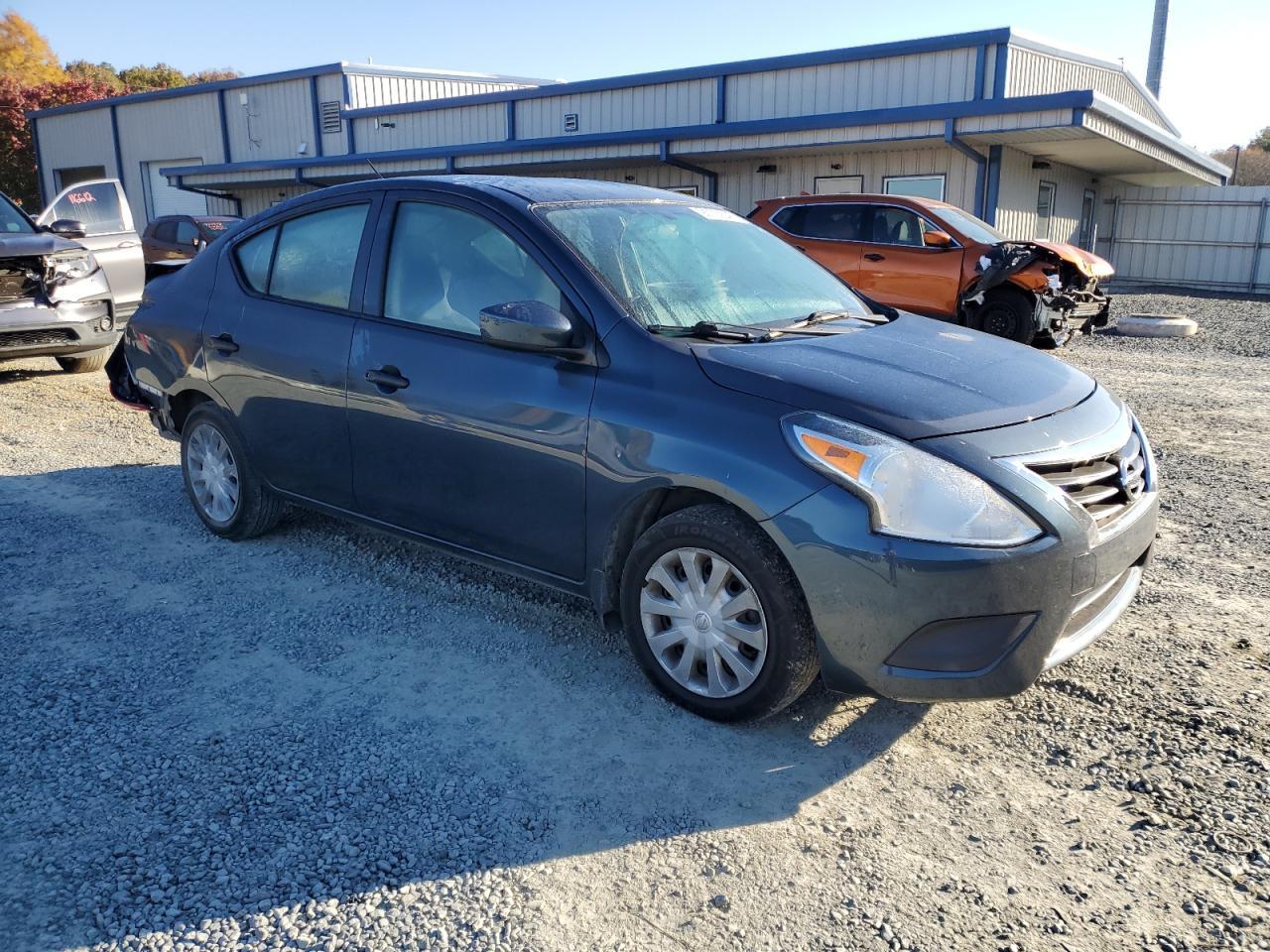 2017 Nissan Versa S - Фото 4