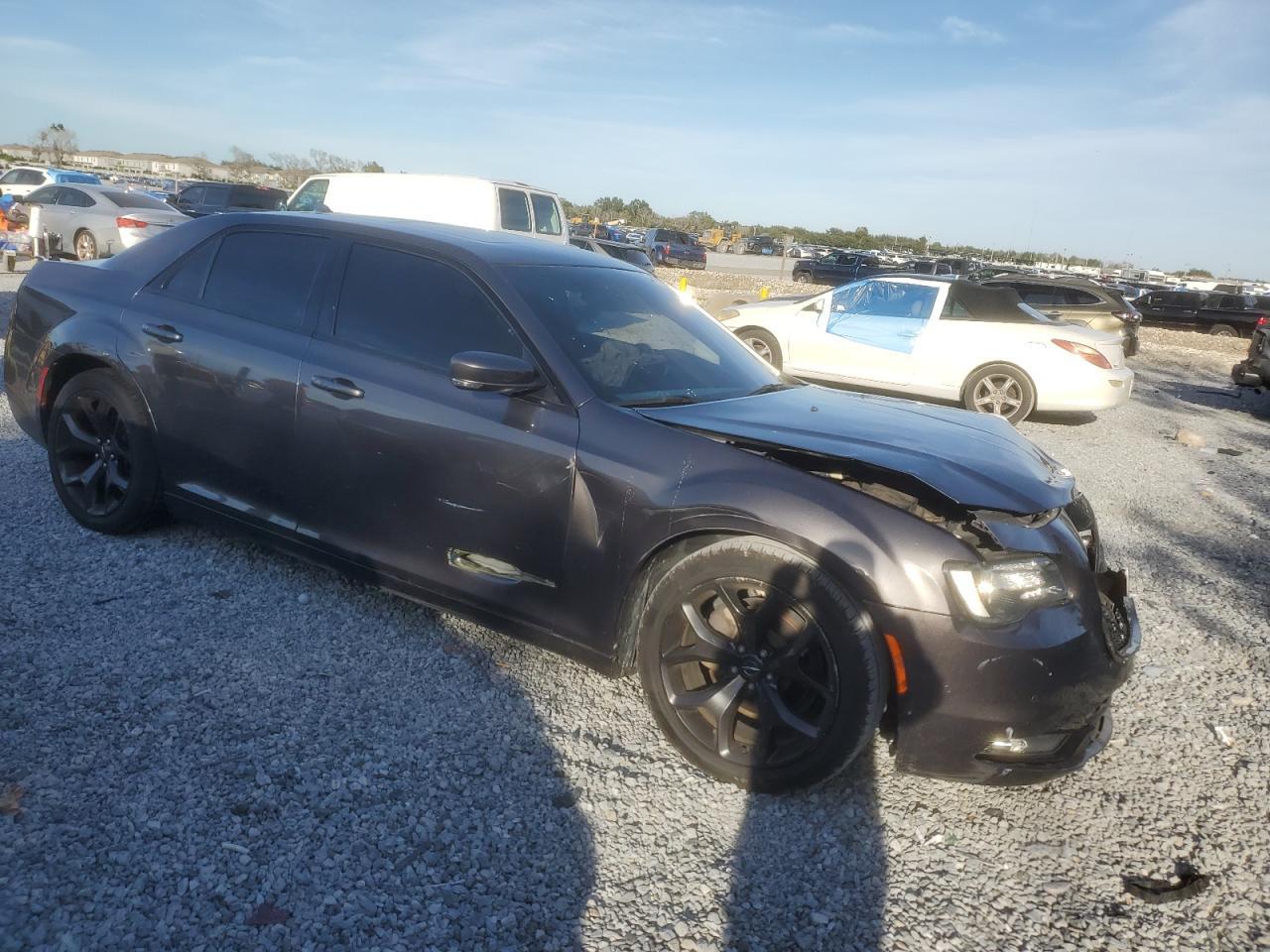 2021 Chrysler 300 S - Фото 4