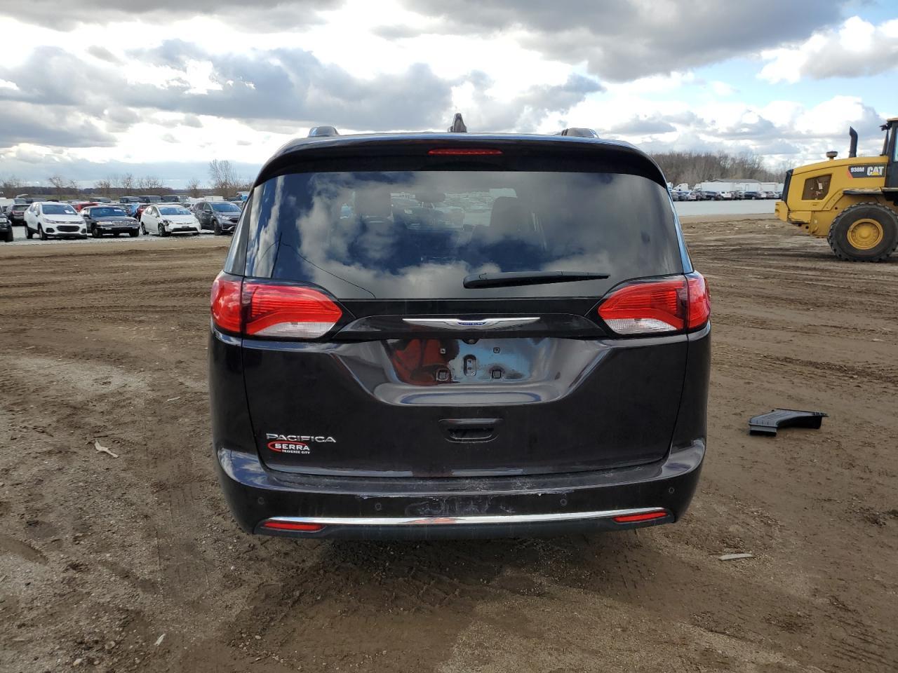 2018 Chrysler Pacifica Touring L Plus - Image 6