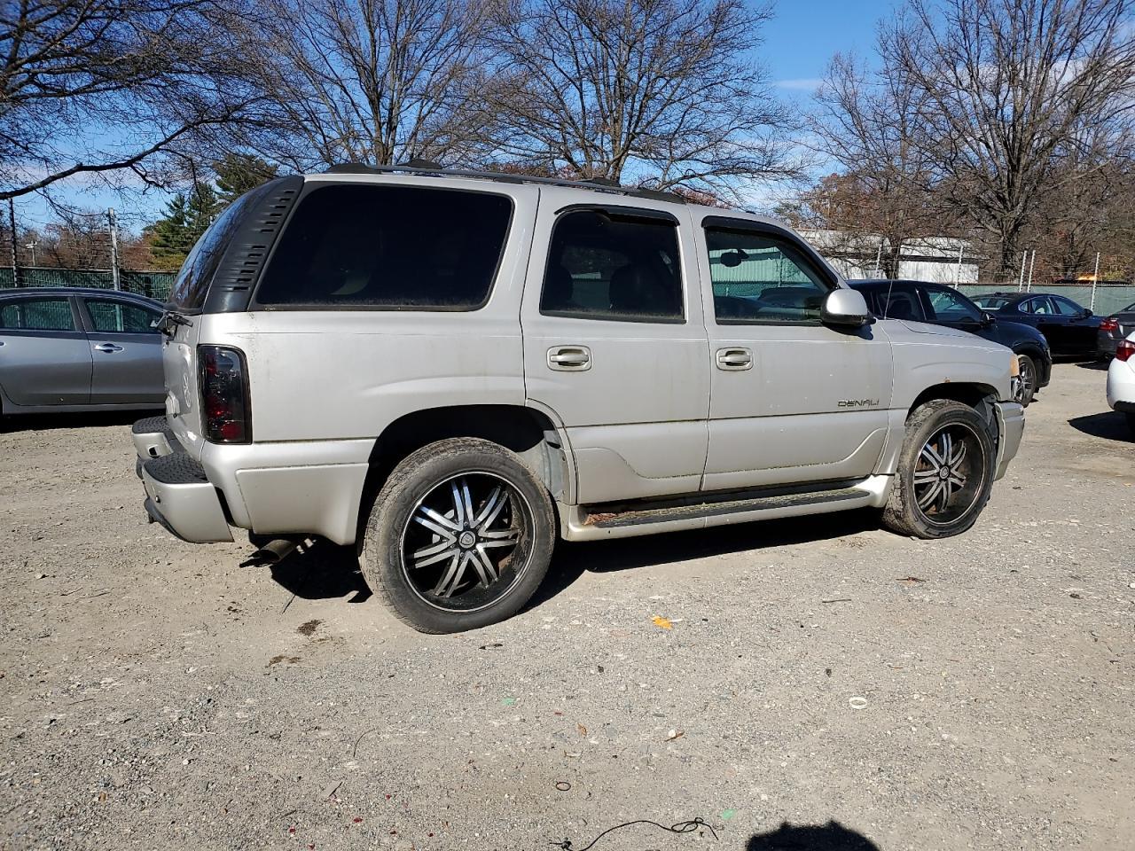 2004 GMC Yukon Denali - Фото 3