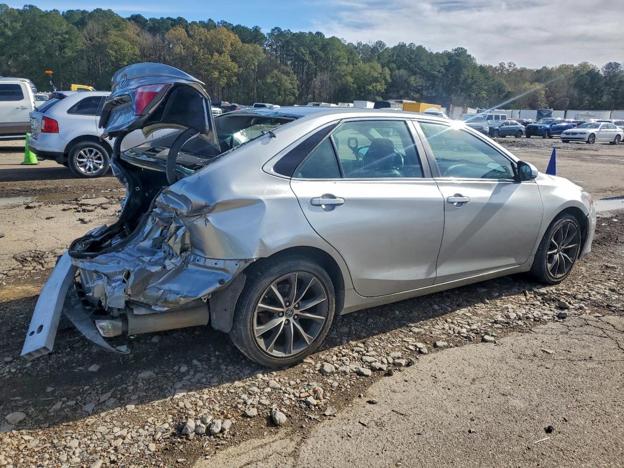 2015 Toyota Camry Le - Фото 3