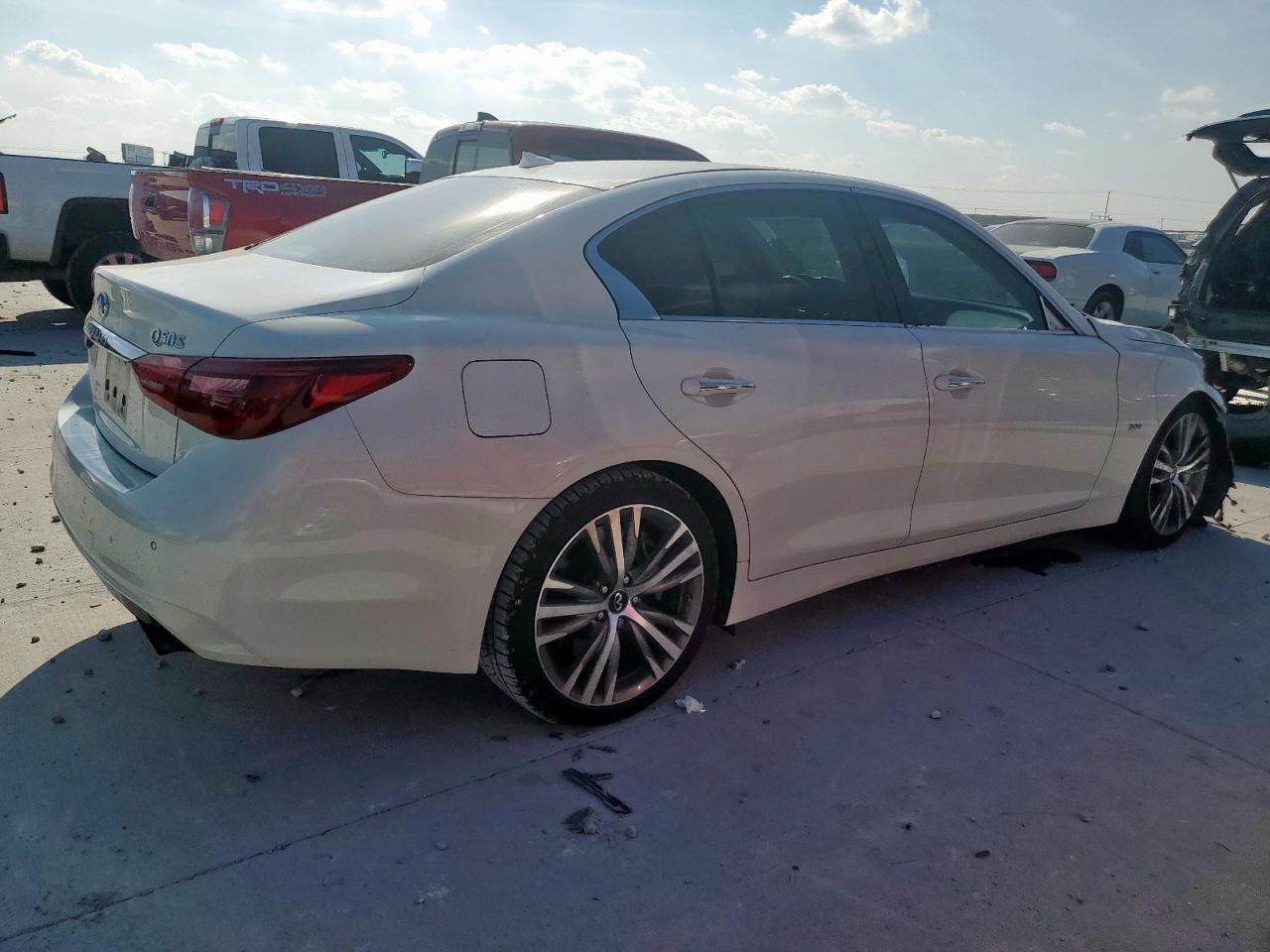 2018 Infiniti Q50 Luxe - Image 3