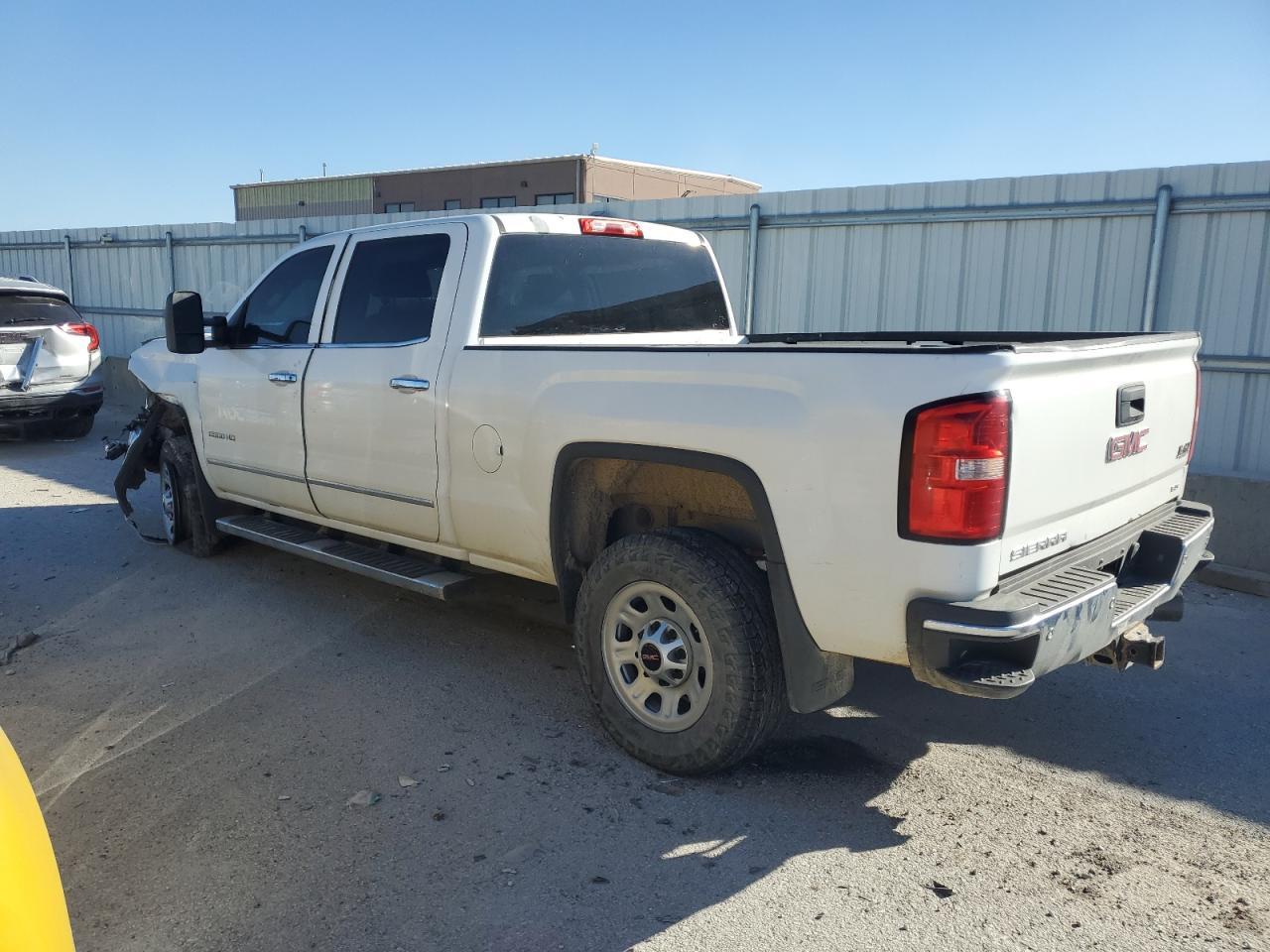 2015 GMC Sierra K2500 Slt - Image 2