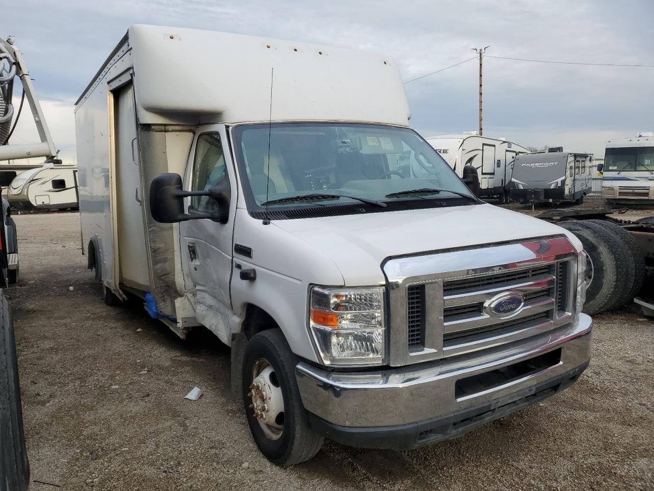 2018 Ford E-350 - Box Truck - Фото 4