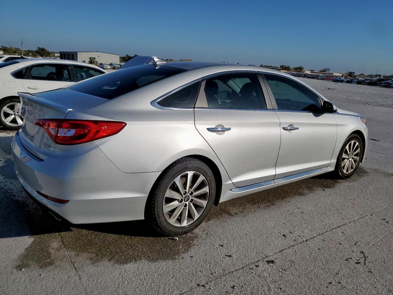 2016 Hyundai Sonata Sport - Image 3