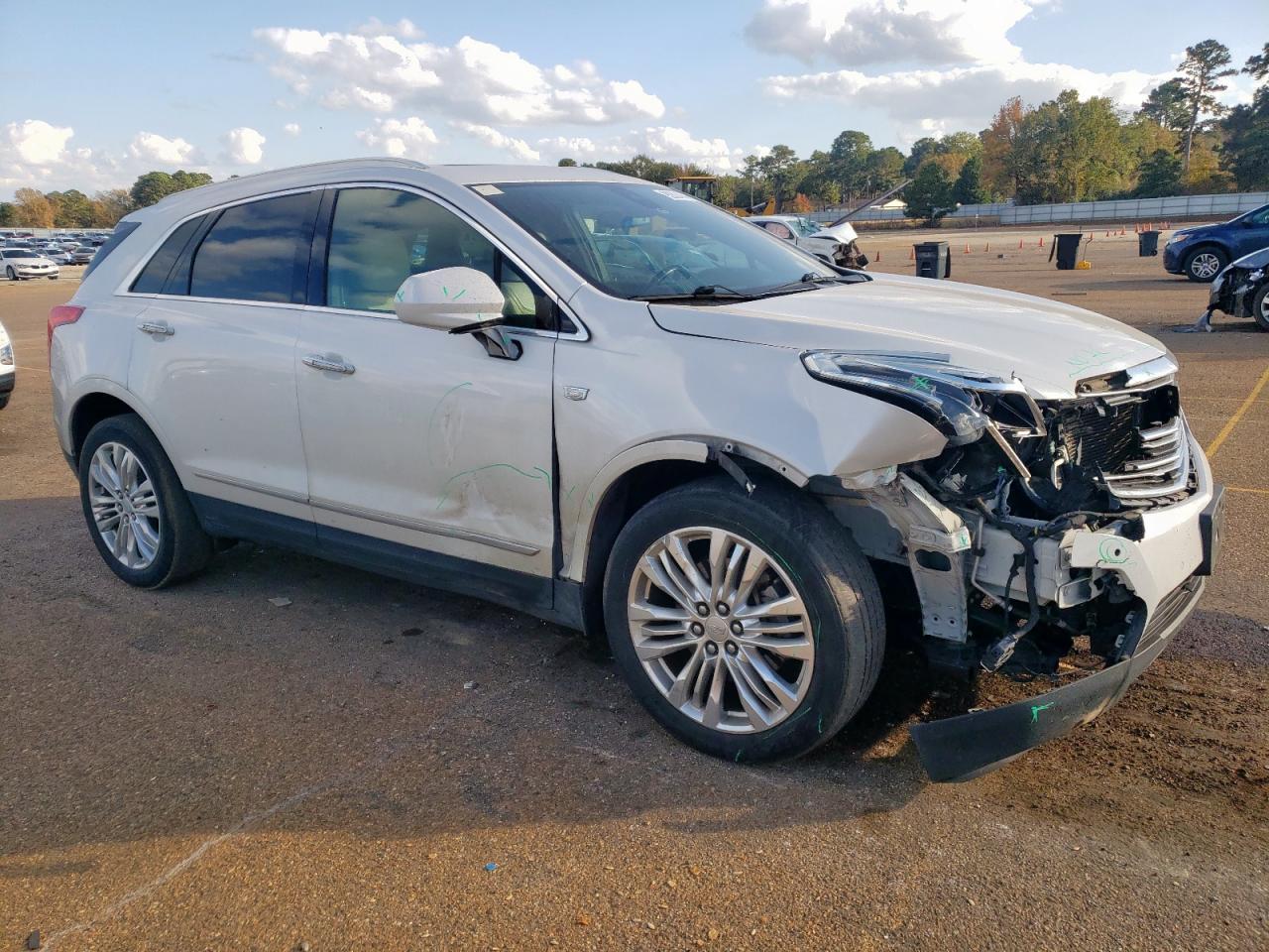 2017 Cadillac Xt5 Premium Luxury - Image 4