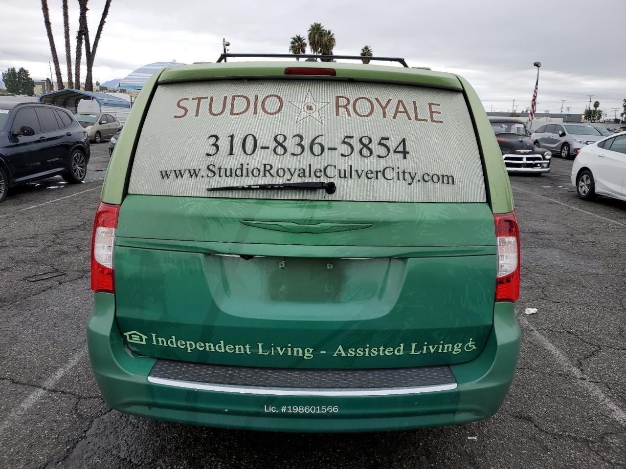 2012 Chrysler Town & Country Touring - Фото 6