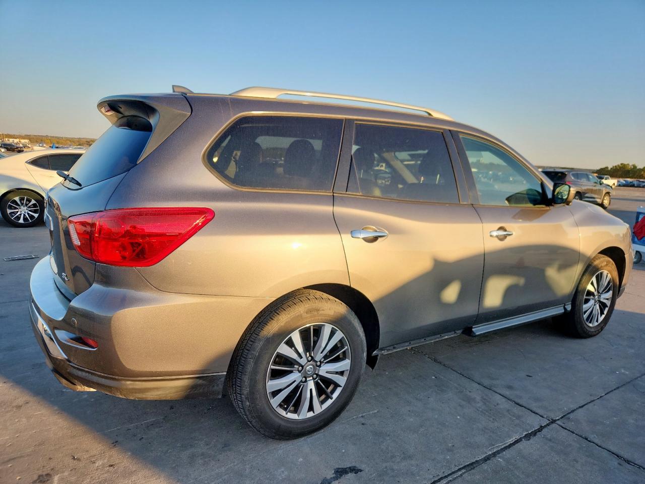 2019 Nissan Pathfinder S - Фото 3