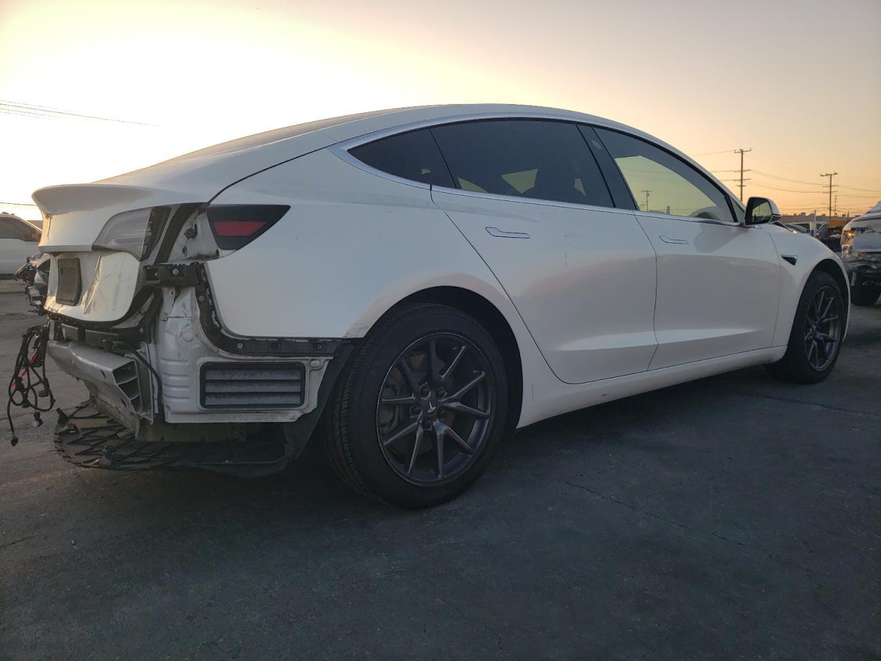 2018 Tesla Model 3 - Фото 3