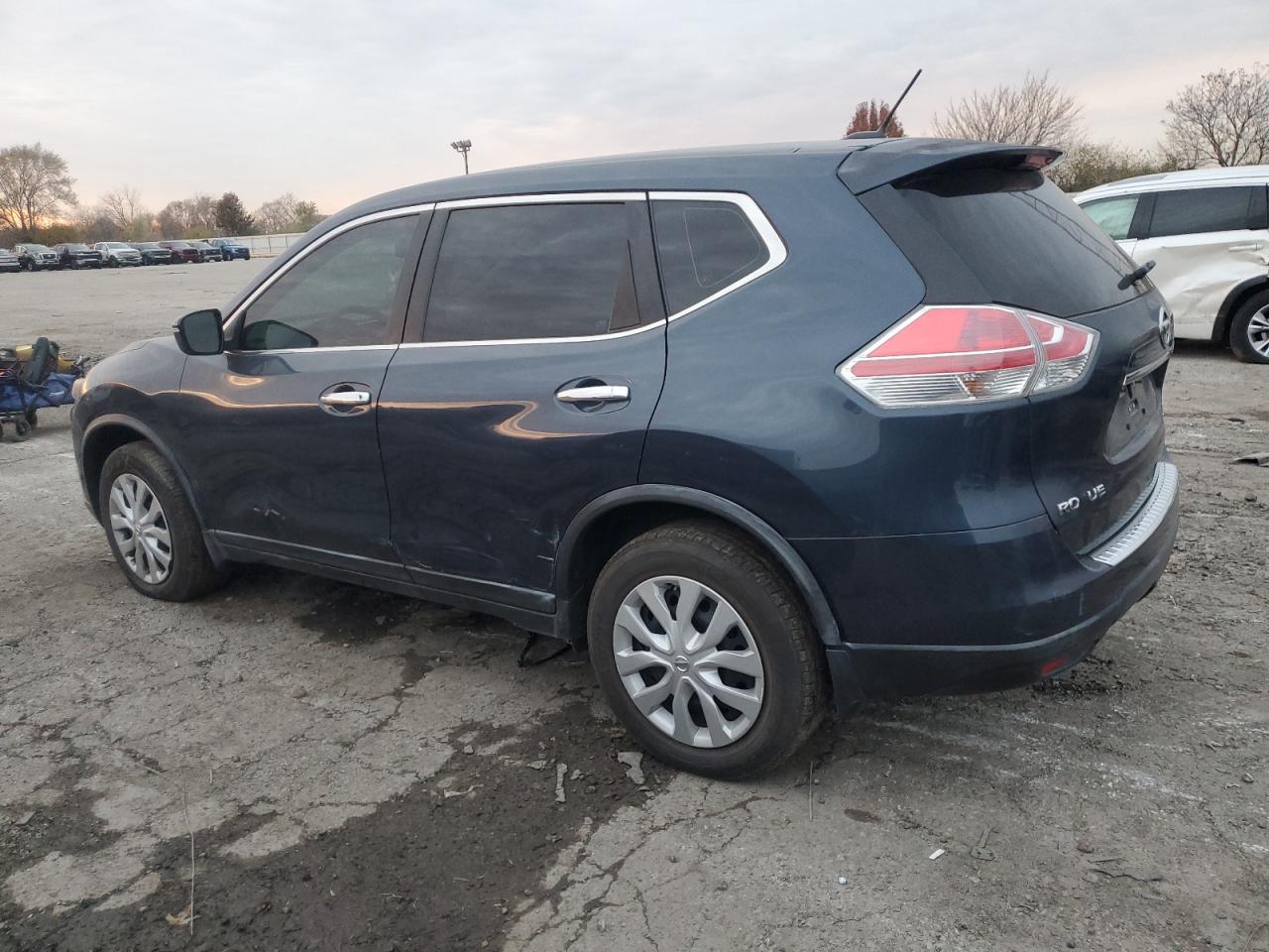 2015 Nissan Rogue S - Фото 2