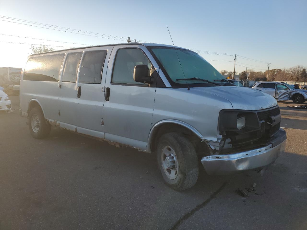 2010 Chevrolet Express G3500 Ls - Image 4