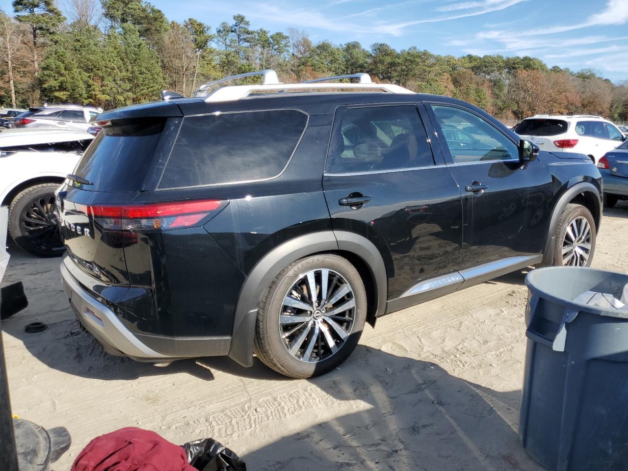 2025 Nissan Pathfinder Platinum - Фото 3