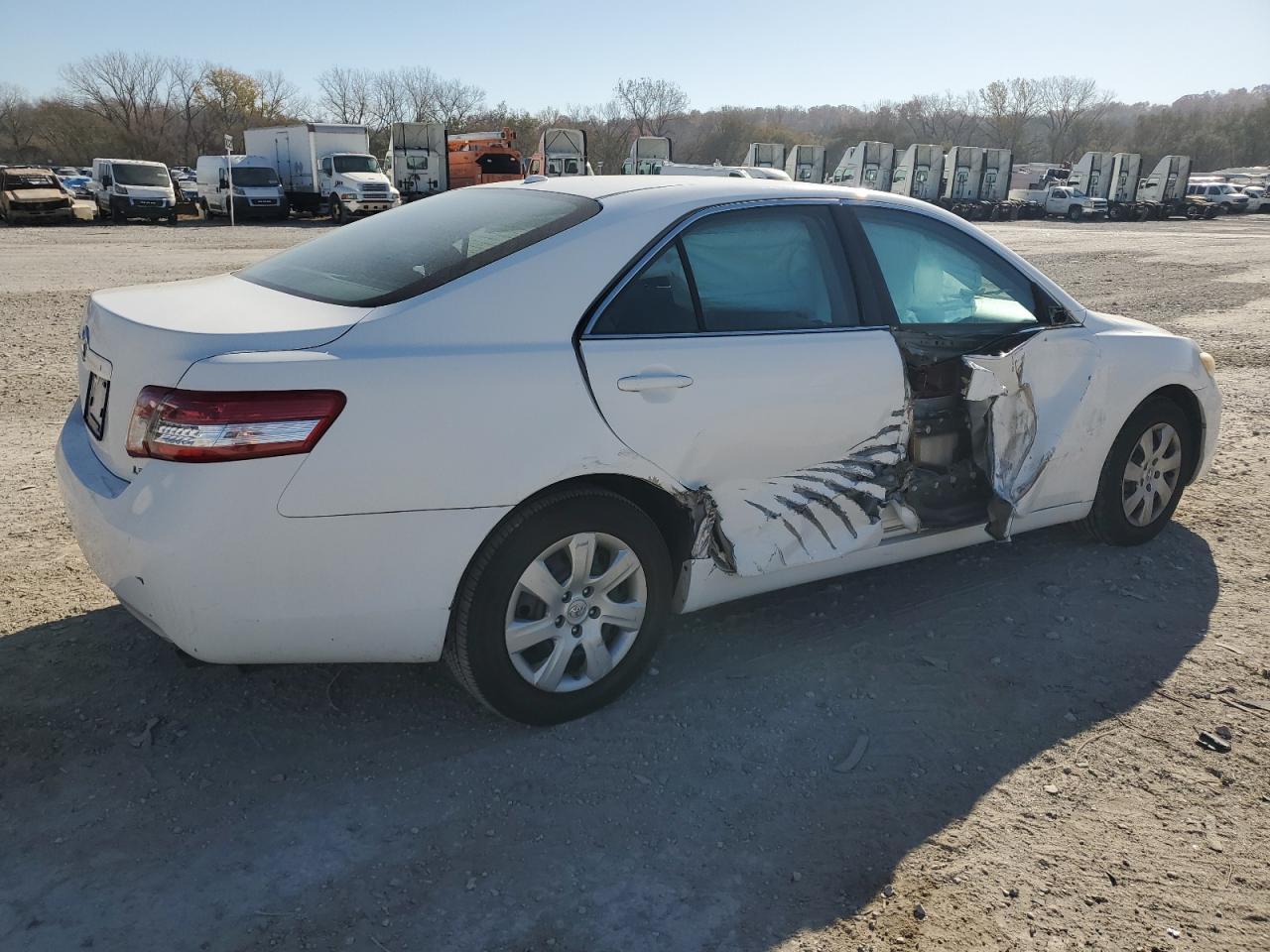 2011 Toyota Camry Le - Фото 3