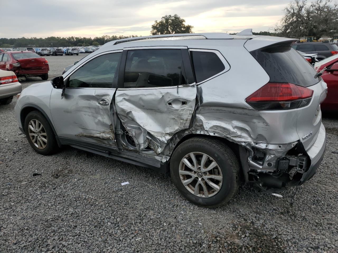 2019 Nissan Rogue S - Фото 2