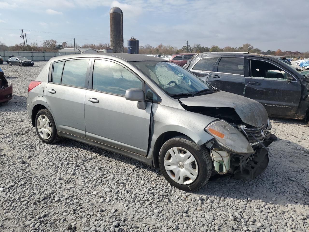 2010 Nissan Versa S - Фото 4